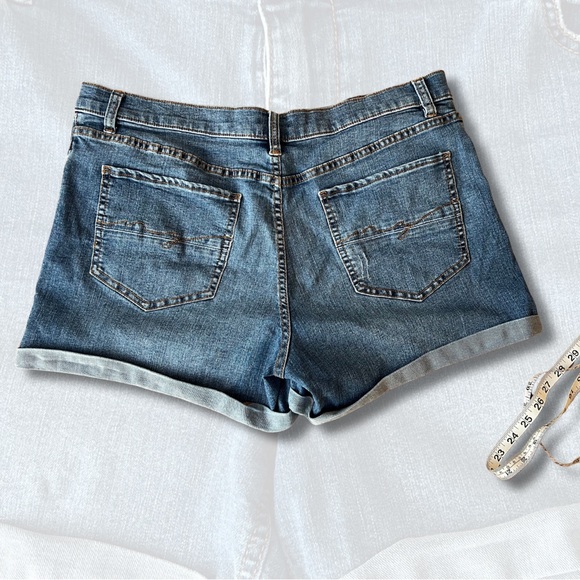 New York & Company Classic Blue Jean Shorts - Picture 5 of 5